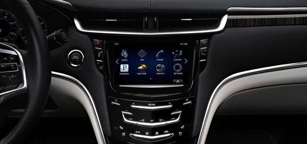 Unga väljer snabbt internet före nya bilar