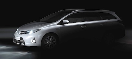 Första bilden på helt nya Toyota Auris kombi