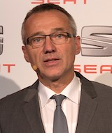 Nya Leon rullar av bandet