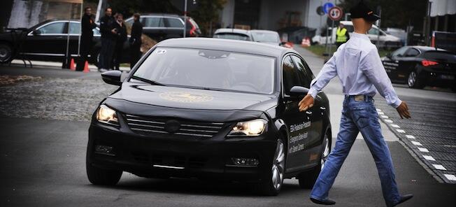 Systemet som bromsar och väjer åt dig