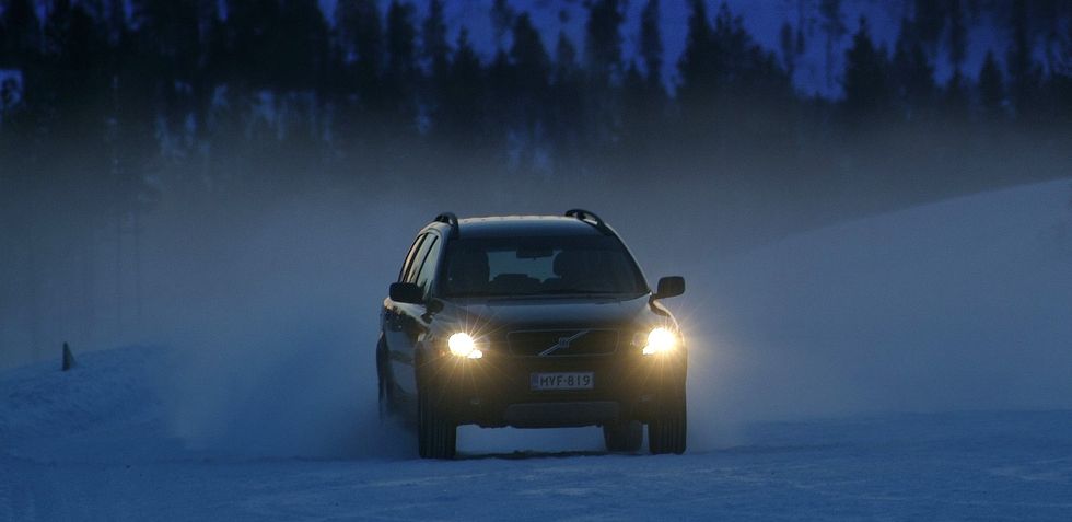 Vilka vinterdäck är bäst – dubb eller friktion?