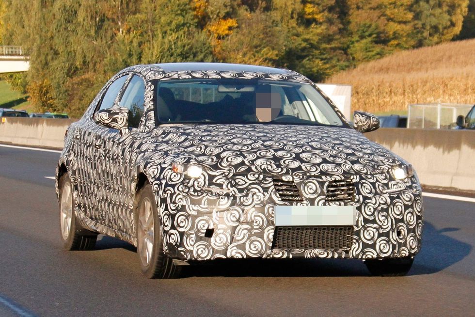 SPION: Nya Lexus IS siktad