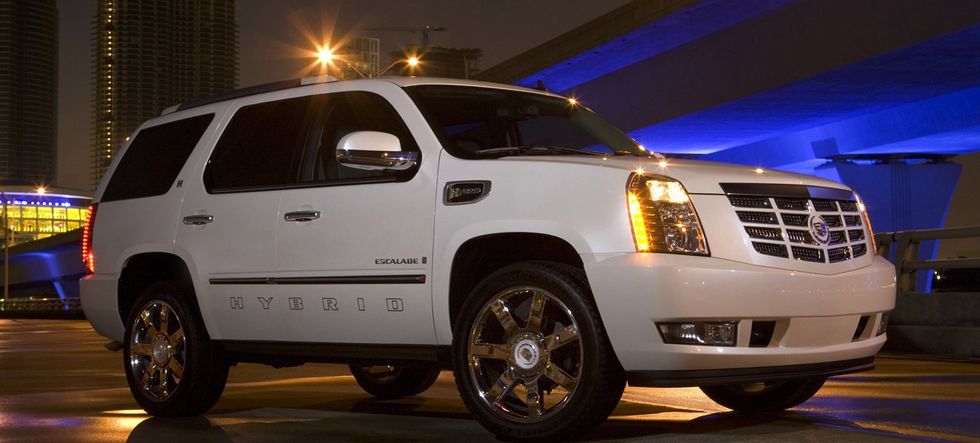 Därför vill tillverkarna att du väljer en stor bil