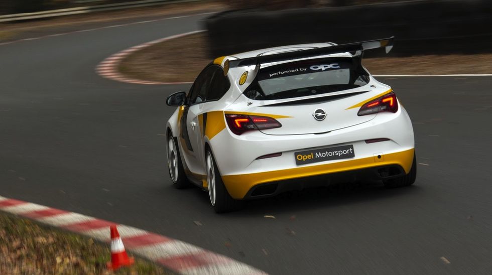 Opel kör motorsport med Adam och Astra