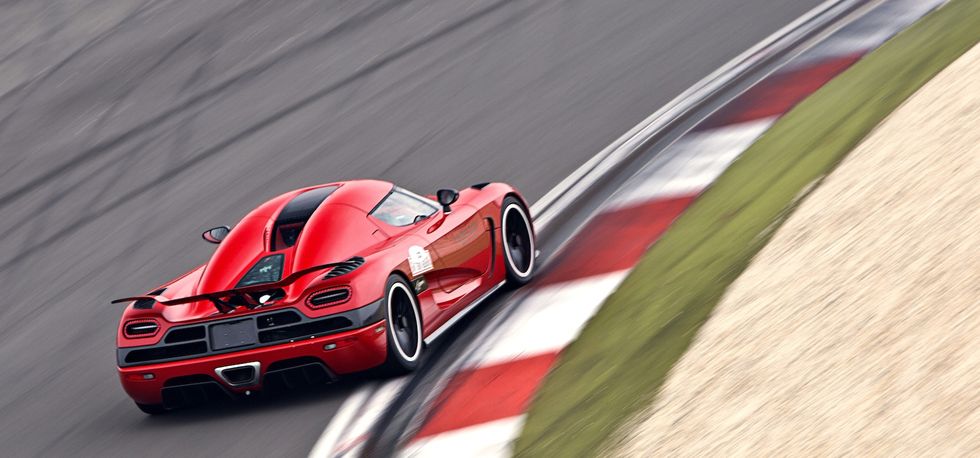 Är du miljardär - köp din sportbil på nätet