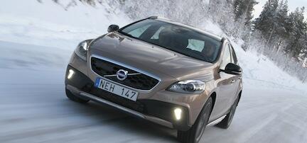 Volvo V40 Cross Country blir billigare med AWD