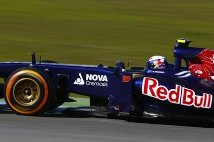 F1 dag 2: Katastrofstart för Mercedes