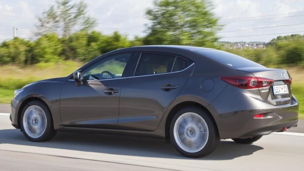 Mazda 3 kommer som sedan till Sverige