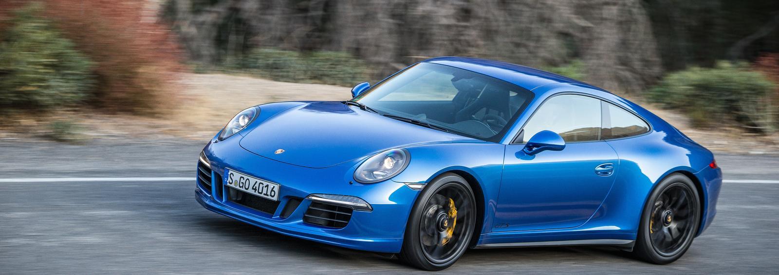 Det ryktas om att Porsche snart ska gå över till turbomotorer även i 911, men i den nya Carrera GTS-versionen är det fortfarande en sugmotor som gäller. Sexan ger 430 hästkrafter och kan kombineras med både PDK-låda och fyrhjulsdrift.