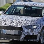 Nyhet: Audi S4 upptäcks köra längs en väg (AI text)