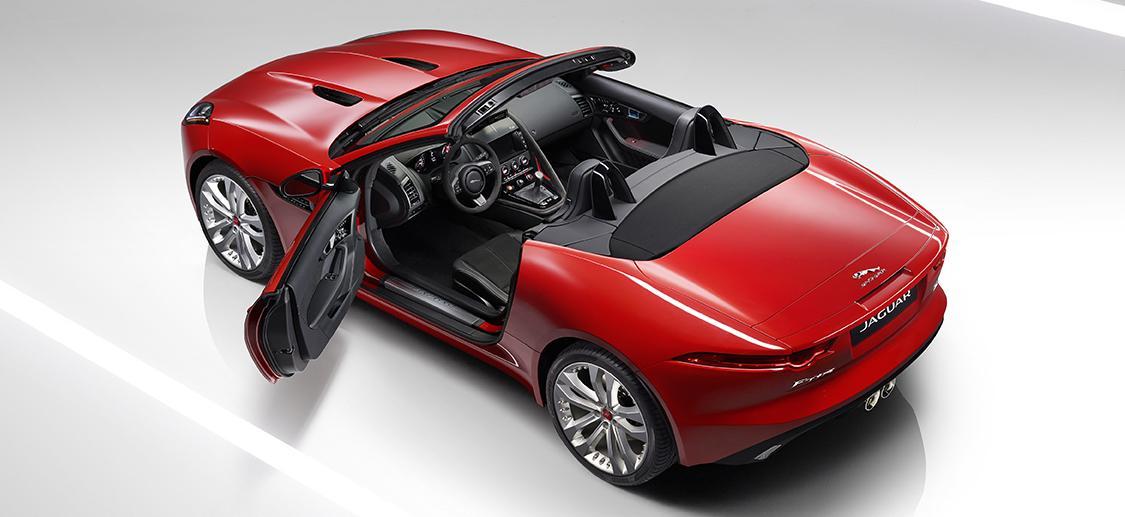 V6-versionerna av Jaguar F-Type går nu att få med en sexväxlad manuell växellåda. Porsche gjorde precis tvärt om med konkurrenten 911 GT3 – den går enbart att beställa med dubbelkopplingslåda.