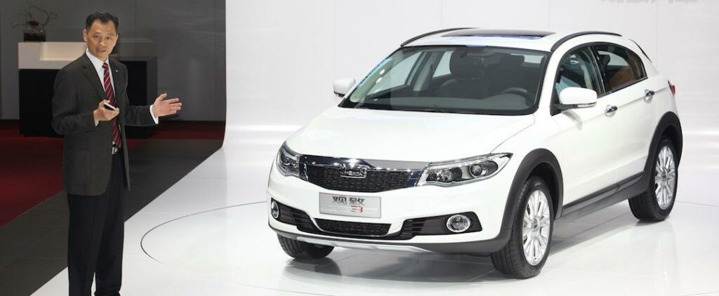 Qoros styrelseordförande Guo Qian presenterade Qoros 3 City SUV 1.6T på Guangzhou Auto Show.