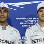 Förare av Mercedes GT-racebilar poserar med sina mästerskapstitlar efter att ha vunnit Mercedes GT-mästerskapet. (AI text)