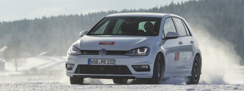 Det blir inget totalt dubbdäcksförbud i Sverige – åtminstone inte om auto motor & sport-läsarna får bestämma.