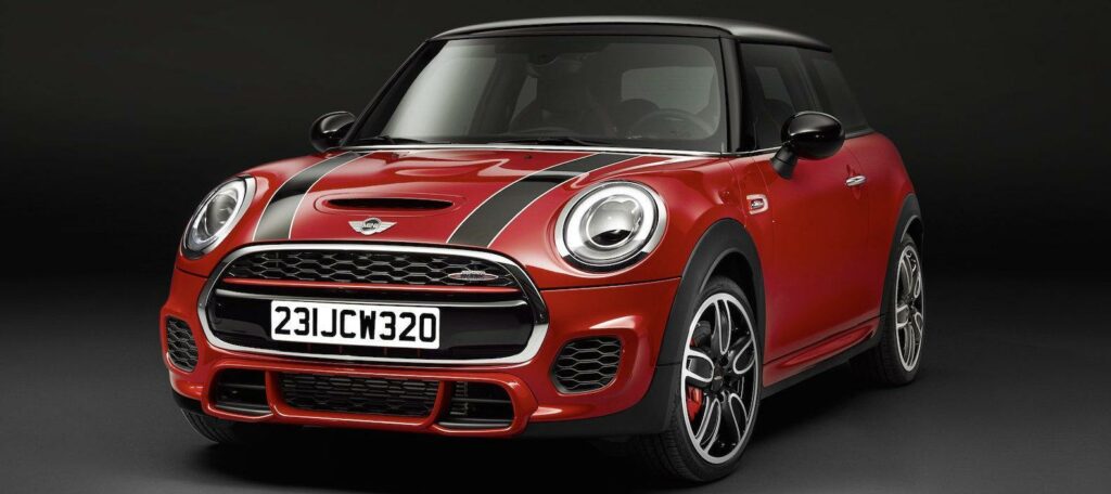 Den nya John Cooper Works-versionen blir den starkaste Minimodellen någonsin när den börjar säljas 2015. Jämfört med förra modellen är nykomlingen 100 kilo lättare, och väger in på 1.205 kilo.