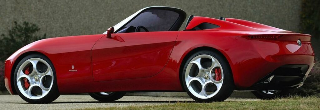 De historiska blinkningarna till klassiska Alfa Romeo Duetto/Spider är förstås uppenbara i konceptbilen Pininfarina ”2uettottanta” från 2010.