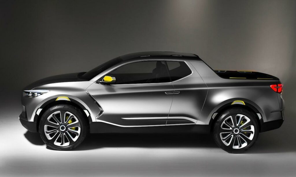 En konceptbil i en mörk rum. (AI text)