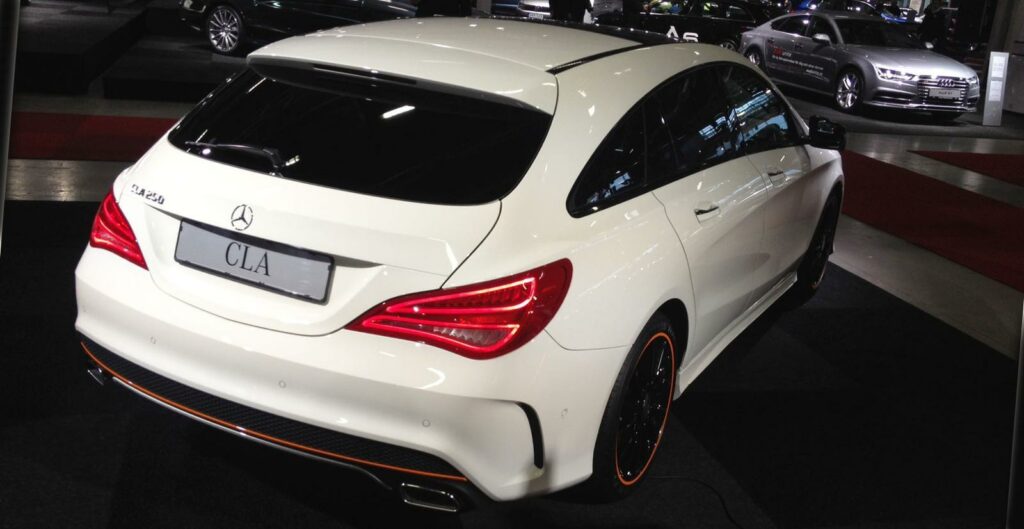 Mercedes-Benz CLA S-klass på Shanghai Auto Show (AI text)