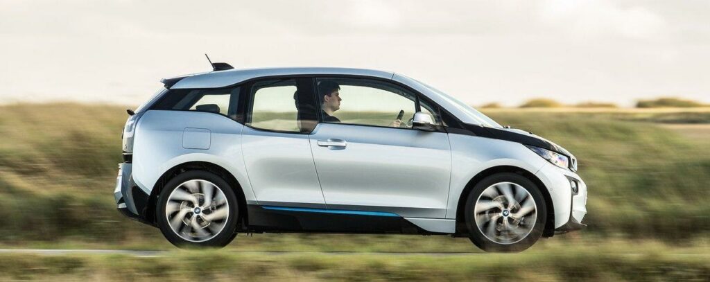 Försäljningen av elbilar och biogas kan drabbas av det låga bensinpriset.