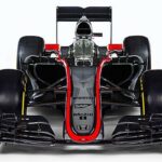 En McLaren F1-bil på en vit bakgrund. (AI text)