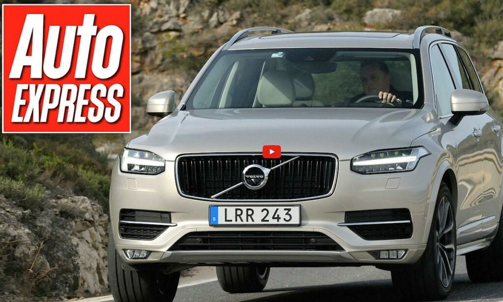 Volvo XC90 SUV körs nerför en bergsväg. (AI text)