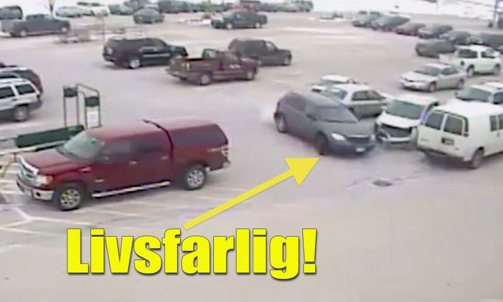 En bil står parkerad i en parkeringsplats. (AI text)