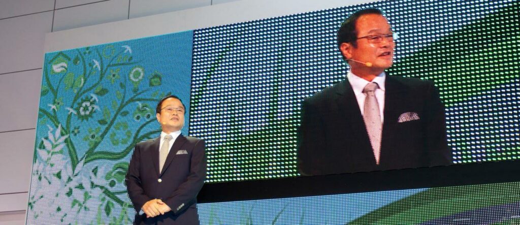 Enligt Takanobu Ito, som själv är 61 år, krävs ett yngre ledarteam för att Honda ska komma tillrätta med problemen. Hans ersättare är 55 år.