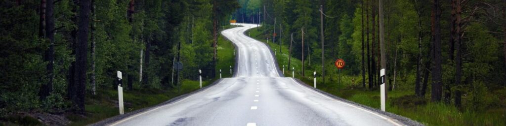 Samtliga län som undersökts norr om Dalälven har sämre vägkvalitet än något län söder om Dalälven, visar Motormännens granskning.