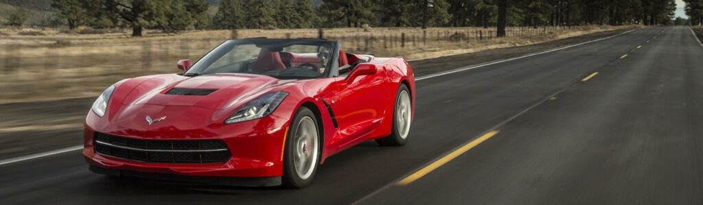 Bilar med manuell växellåda borde inte ha växlingspaddlar bakom ratten – men det har nya Chevrolet Corvette. Anledningen är att föraren ska kunna sätta på och stänga av systemet som automatiskt matchar motorns varvtal.