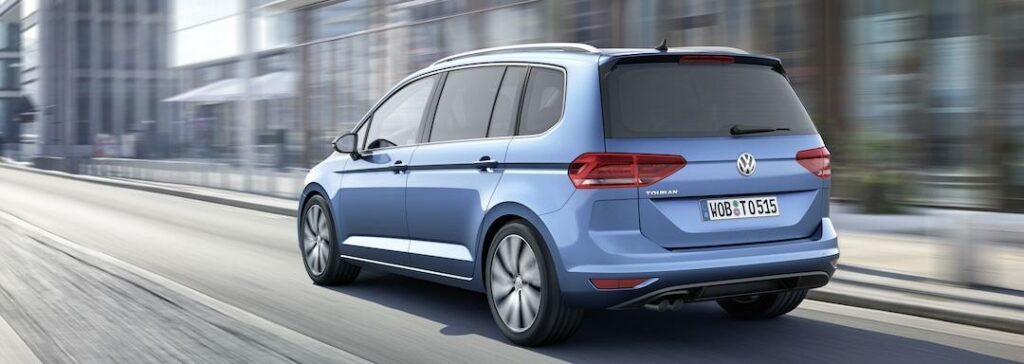 Touran har vuxit 13 centimeter i längd till 453 cm, men det är fortfarande en bra bit upp till VW Sharan som mäter 484 cm i längd.