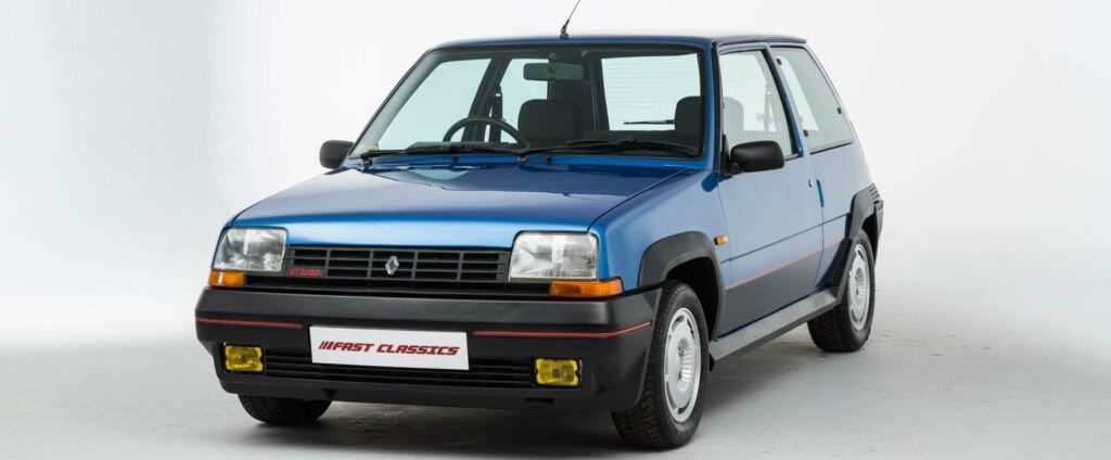 Klart du behöver en Renault 5 GT Turbo i ditt liv! Vem kan säga nej till den här uppsynen?