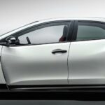 Exteriört får Honda Civic Type R nya, 350 millimeter stora Brembobromsar med fyrkolvsok och 19-tumshjul.