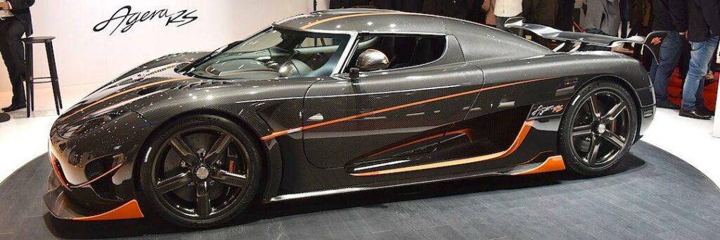 Priset för Koenigsegg Agera RS är 1.117.000 euro, plus lokal skatt. Så nära race du kan komma, med regplåt.