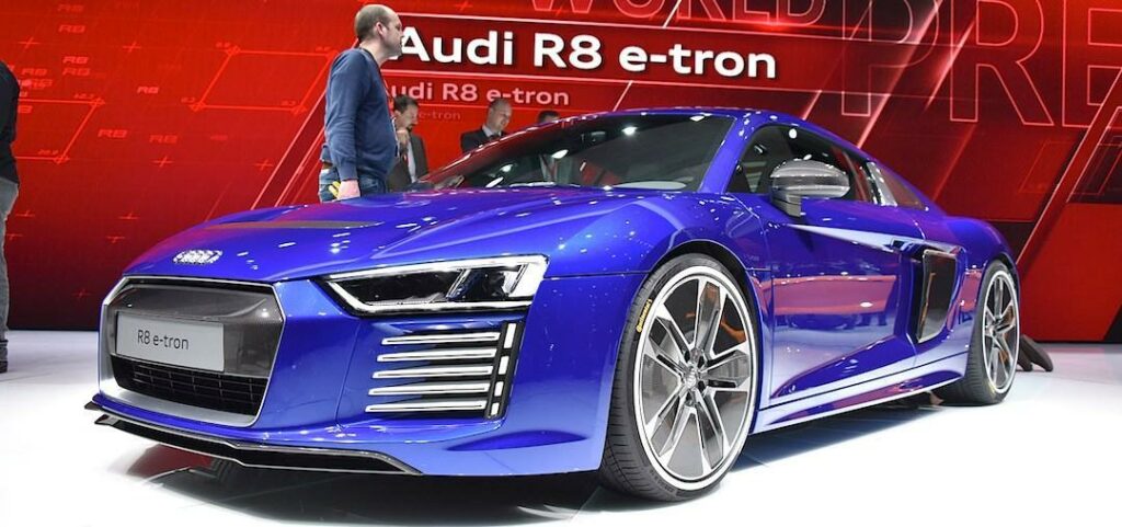 Audi R8 Tron utställd på Audi-standen på den asiatiska bilmässan. (AI text)