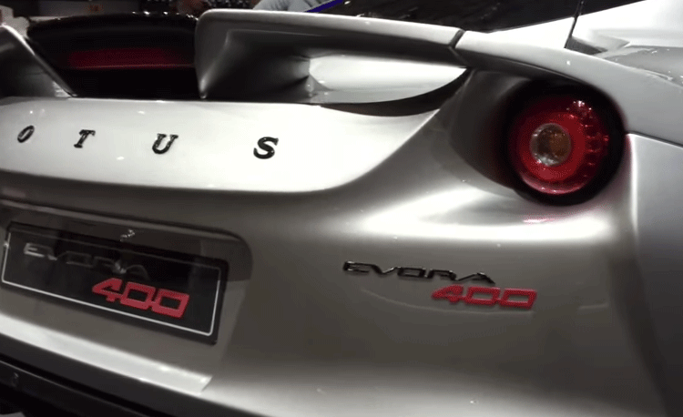 En Lotus RX7 jämförs med en annan Lotus RX7. (AI text)