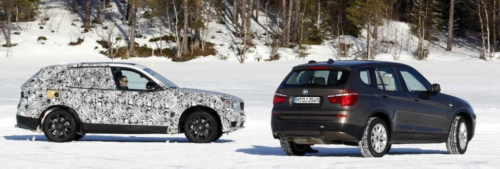 BMW X3 behåller sin relativt praktiska design med ganska hög taklinje. Köpare som är ute efter snygga coupélinjer på sin suv kan istället köpa en X4.