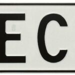 På dagens personliga skyltar finns det plats för sju tecken, eftersom skattemärket i mitten är borta sedan några år.