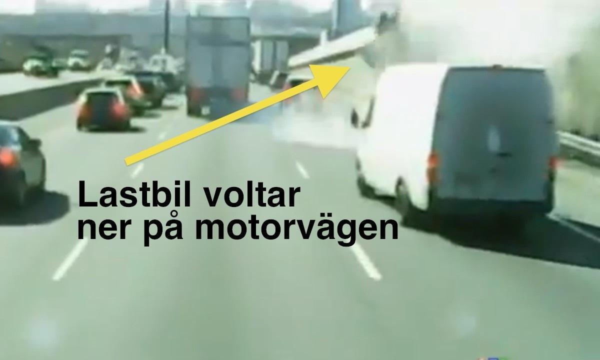 En bil kör nerför vägen. (AI text)