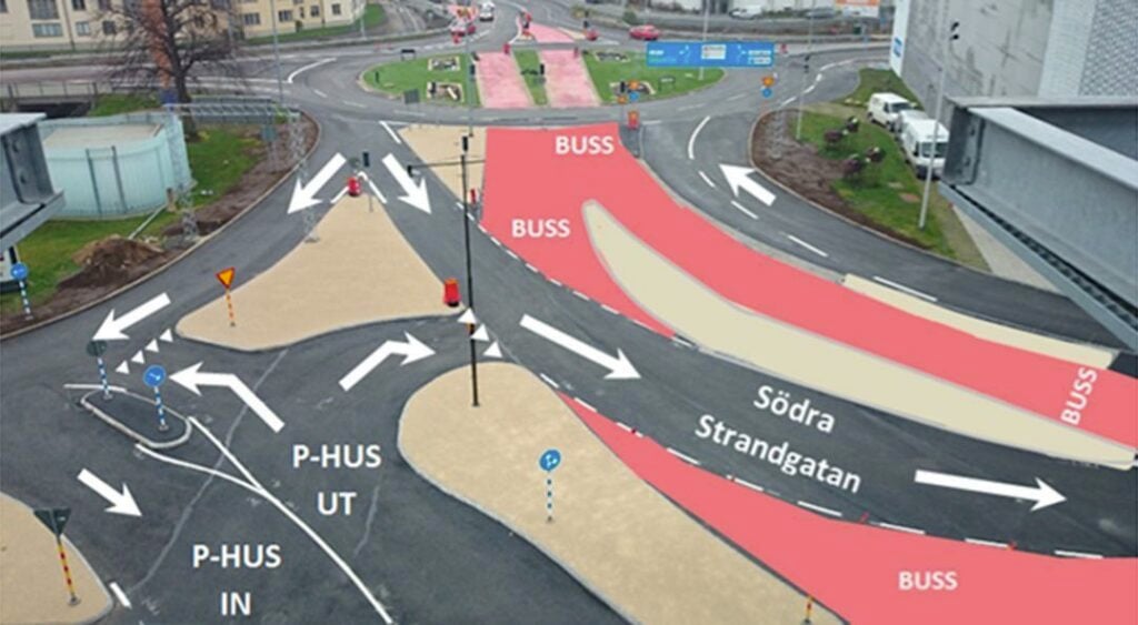 En stadsgata med ett trafikljus och ett annat trafikljus. (AI text)