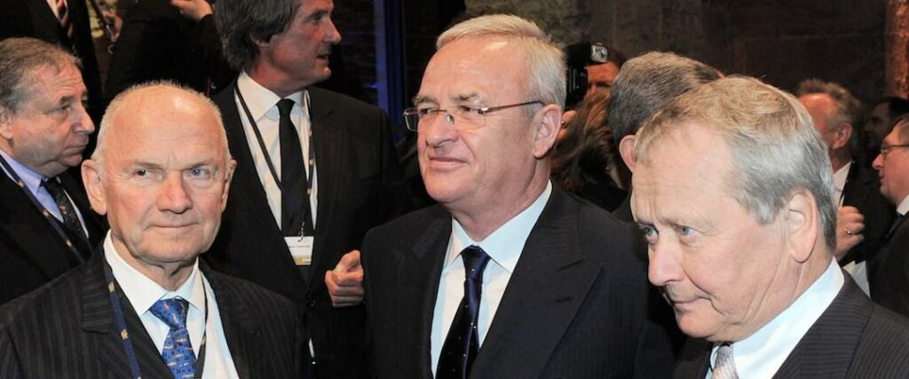 Ferdinand Piëch (längst till vänster) har styrt VW med järnhand under närmare 25 år, tillsammans med Martin Winterkorn (i mitten). Wolfgang Porsche stödjer Winterkorn.
