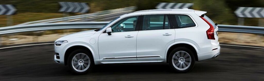 Det verkar som om Volvo lagt dimridåer kring förbrukningen på flaggskeppet XC90 T8. Laddhybriden blir snålare än vi tidigare trodde.