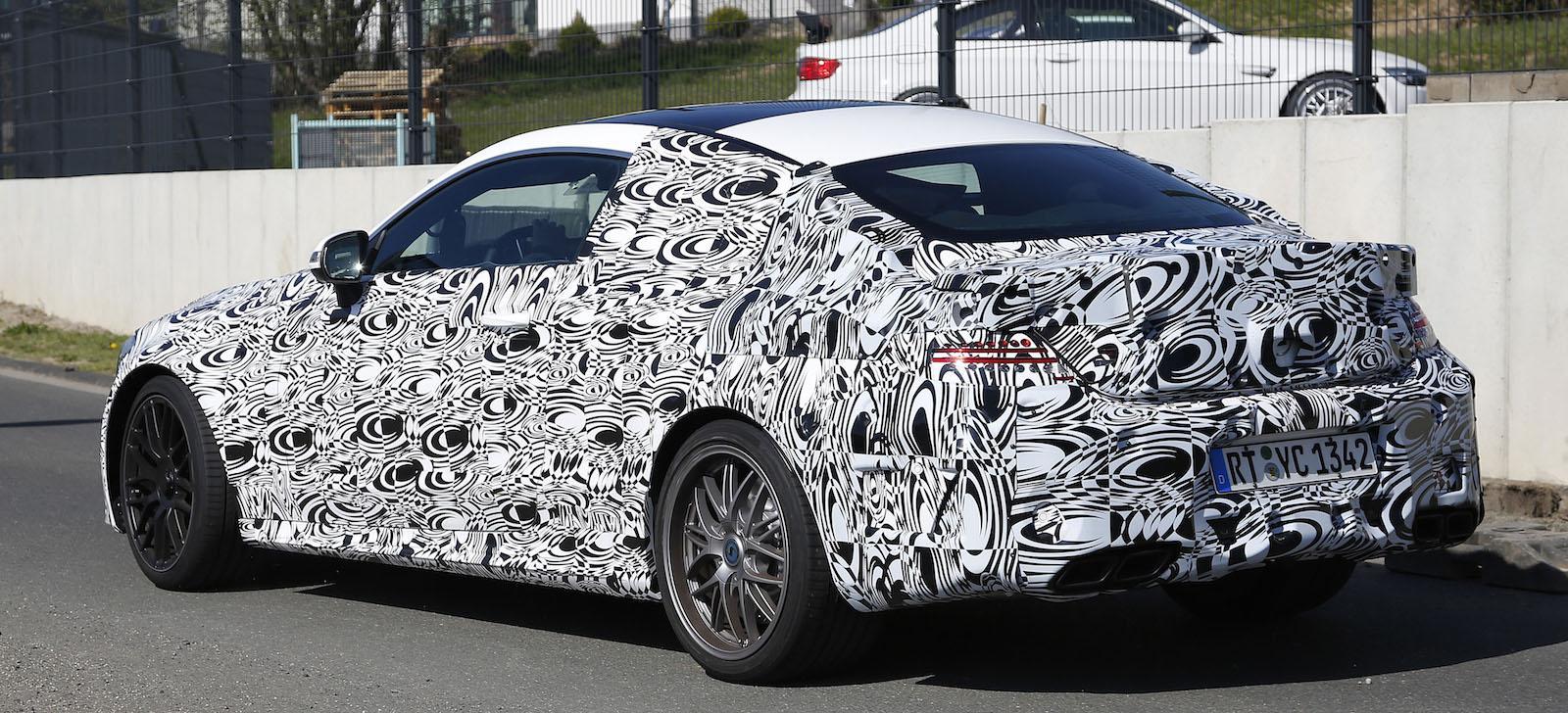 Exakt hur Mercedes-AMG C 63 Coupé kommer se ut är svårt att se för all maskeringstejp. Men snabb lär den bli!