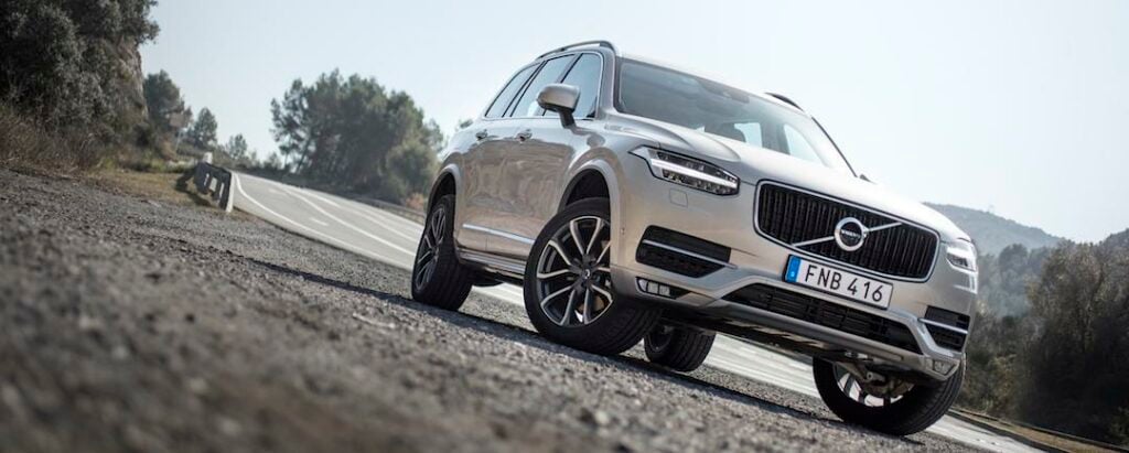 Audi Q7 e-tron quattro kan skryta med några kilometer extra i räckvidd och tre gram mindre i CO2-utsläpp, jämfört med XC90 T8. I gengäld är Volvon kvickare 0–100 km/h.