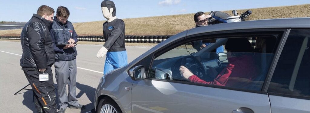 Test av autobromssystem i sex bilar: Volvo V60, Mercedes C-klass, Mini Cooper, Nissan Qashqai, Subaru Outback och VW Up.