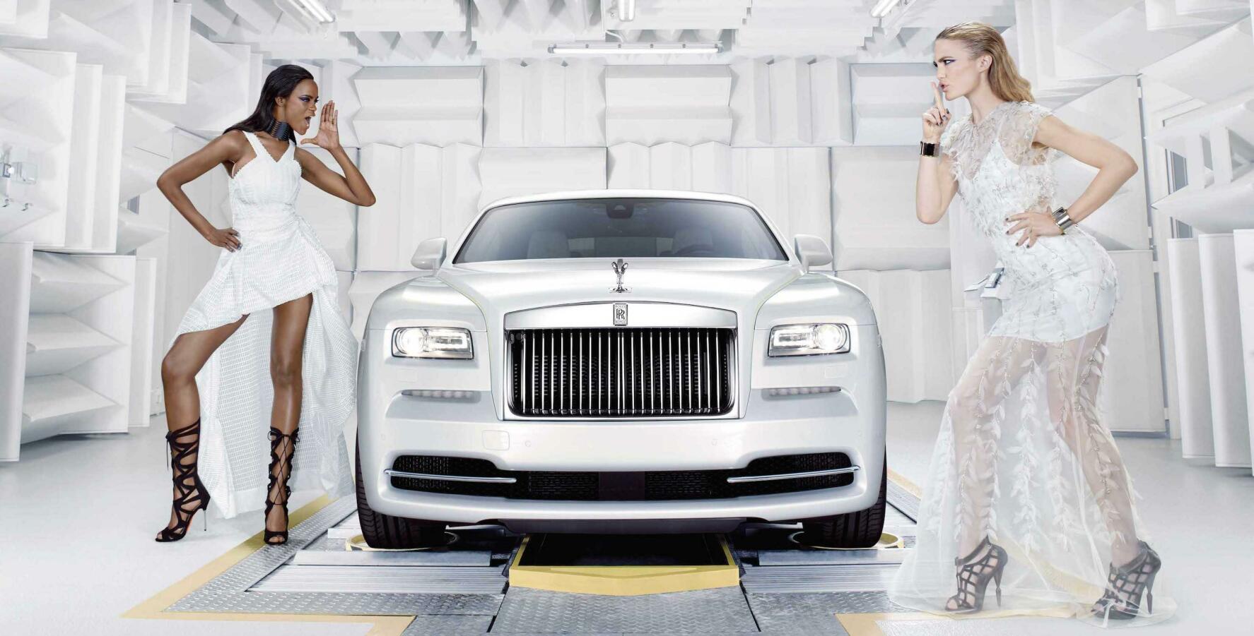 "Hallå där borta, vad gör vi här egentligen?" "Tyst, vi får ju betalt!"