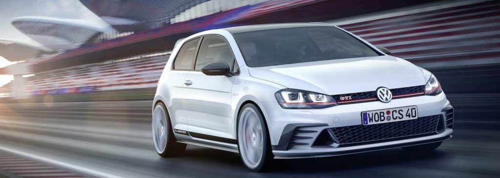 Det är 40 år sedan Volkswagen lanserade Golf GTI och det firas med en ny specialmodell. När Volkswagen sätter Golf GTI Clubsport i produktion försvinner 19-tumsfälgarna till förmån för 18-tummare och köparna kan välja mellan sexstegad DSG-låda eller sexväxlad manuell låda.