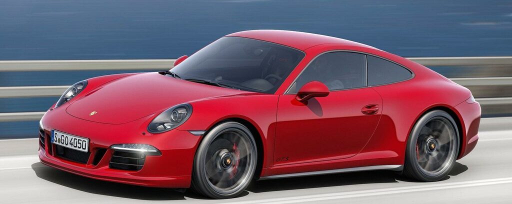 Snart kanske du kan köra en Porsche 911 helt ljudlöst – åtminstone i några mil. Porsche funderar nämligen på att lansera den klassiska sportbilsmodellen som laddhybrid, som går att ladda i ett eluttag.