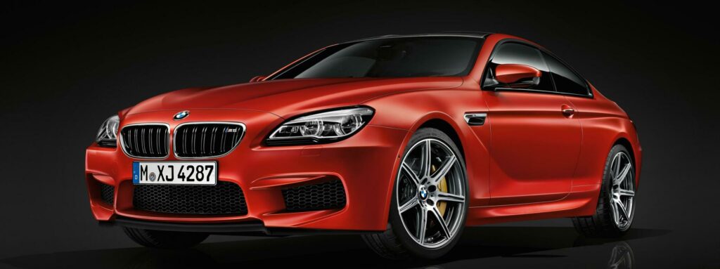 BMW M6 finns som coupé, cabriolet och fyradörrarscoupé. Competition Package-modellerna får exklusiva 20-tumsfälgar, svartkromade avgasutblås och sportavgassystem.