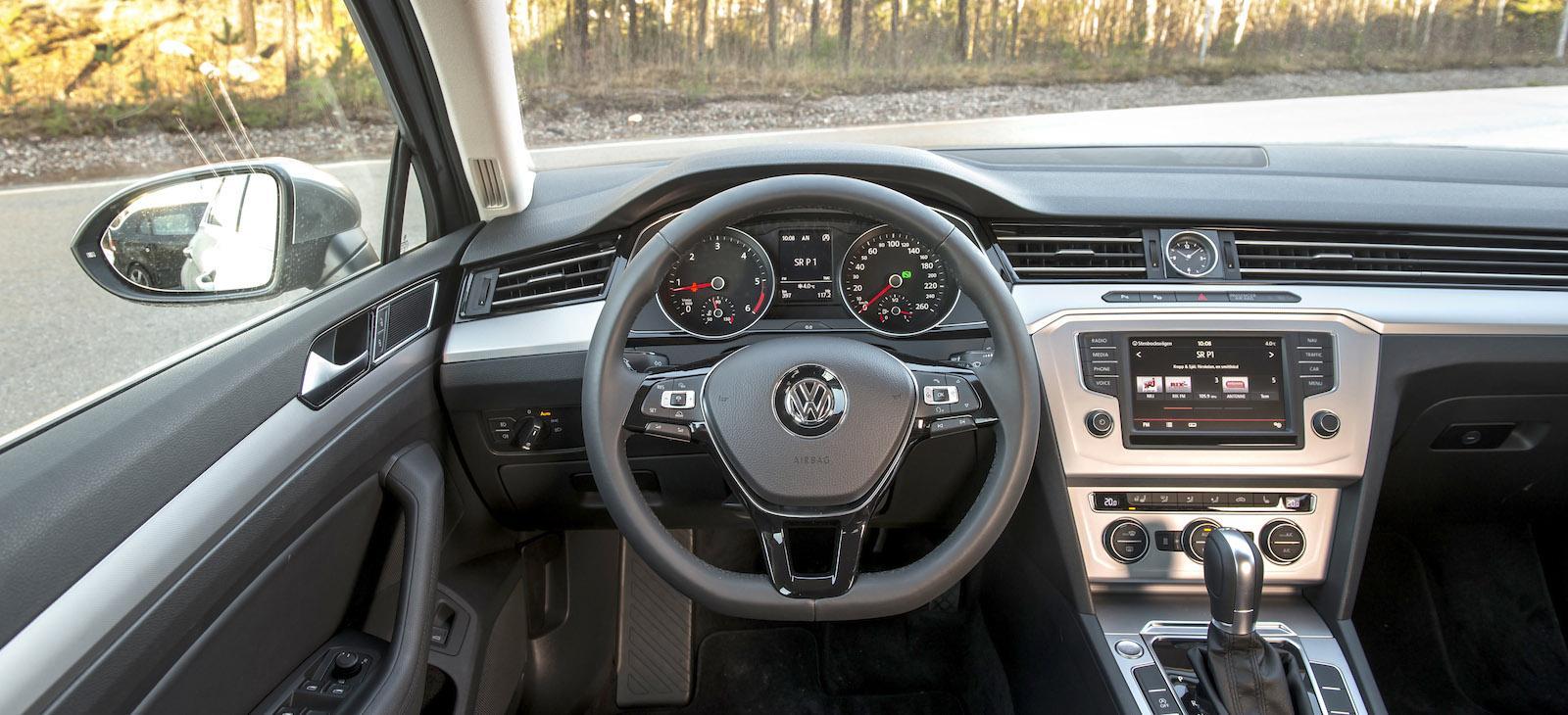 Inredningen av en Volkswagen Passat (AI text)