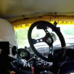 en racer i en racerbil (AI text)